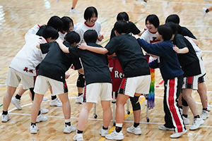 円陣を組んでいます