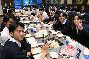 アサヒビール園でジンギスカン食べてます