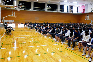 真剣に聞いています
