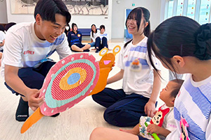 かわいい子どもたちとの交流でメロメロです