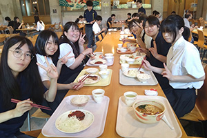 食堂も体験しました