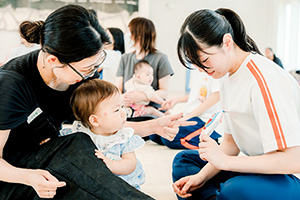 赤ちゃんとふれあい